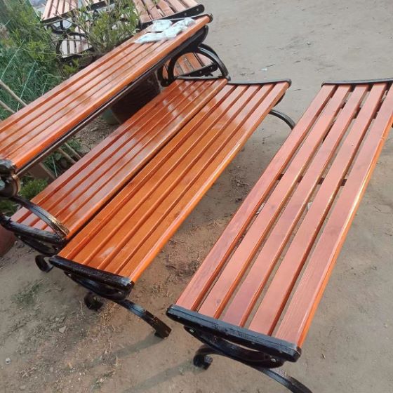 内蒙古公园椅子厂家批发长凳木塑铸铁腿可支持定制